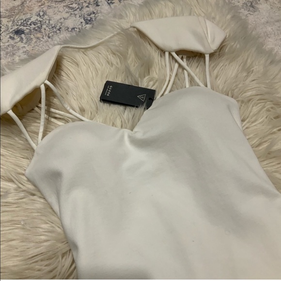 ✨Host Pick✨ NWT Strappy Padded Shoulder White Dress by Guess - Picture 4 of 6